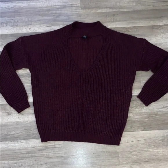 💜 Women's Burgundy Sweater - Picture 2 of 3